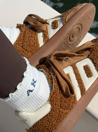 Embroidered Ruffle Ankle Socks